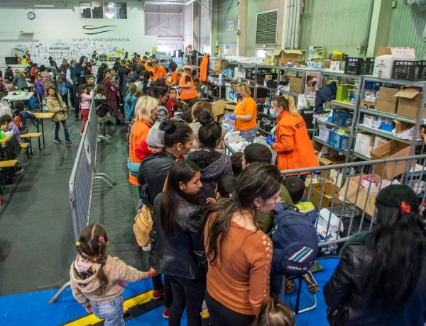 Kormányhivatal: több mint 350 menekülőnek segítettek a humanitárius tranzitponton csütörtökön