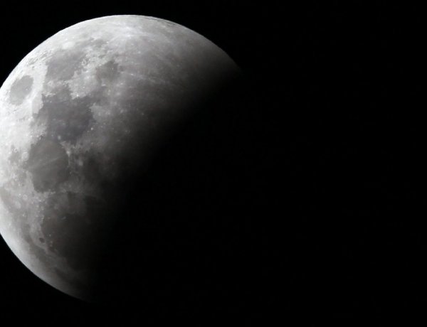 Érdemes lesz figyelnie a Holdat, teljes fogyatkozás kezdődik