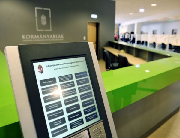 Hétvégén is meg lehet újítani az okmányokat a kormányablakokban