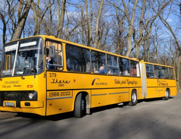 Hétvégén is közlekedik a retró járat