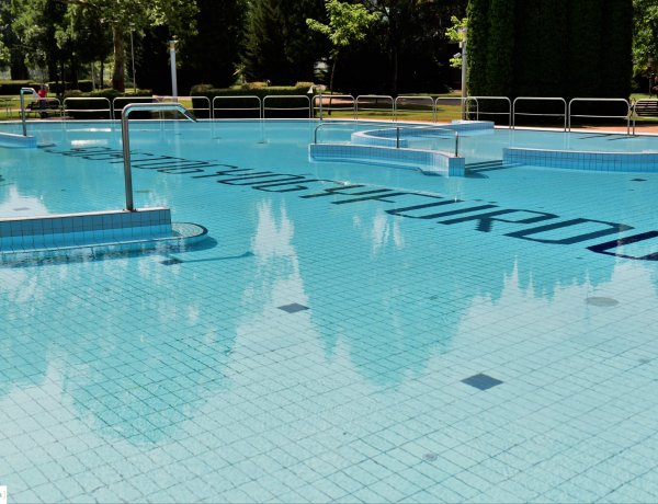 Strandszezon – A Parkfürdő forgalmán is érződött a hőség