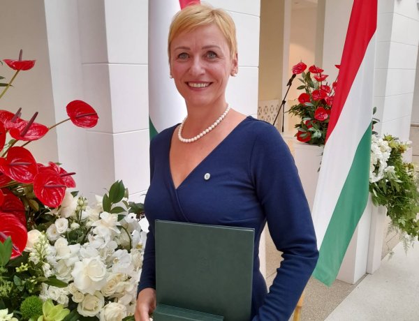 Állami kitüntetést kapott a megyei Vöröskereszt vezetője
