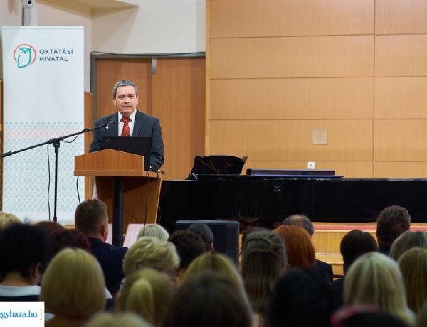 Szakmai tanévnyitó: jelenléti oktatásban kezdődik az új tanév