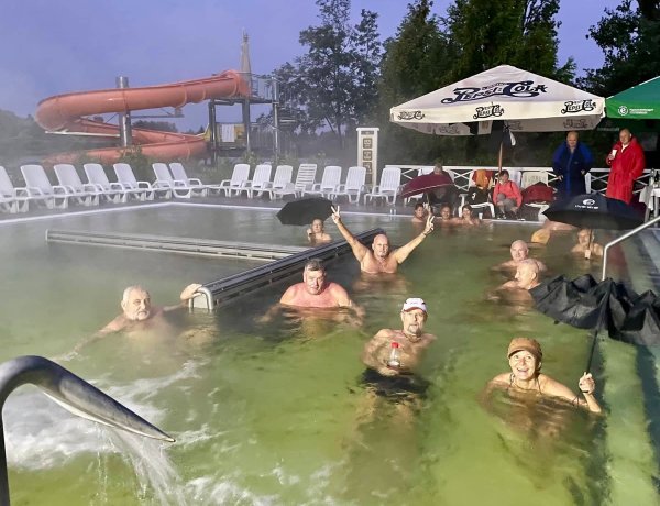 Erre a szezonra bezárt a Tófürdő, így búcsúztatták a törzsvendégek
