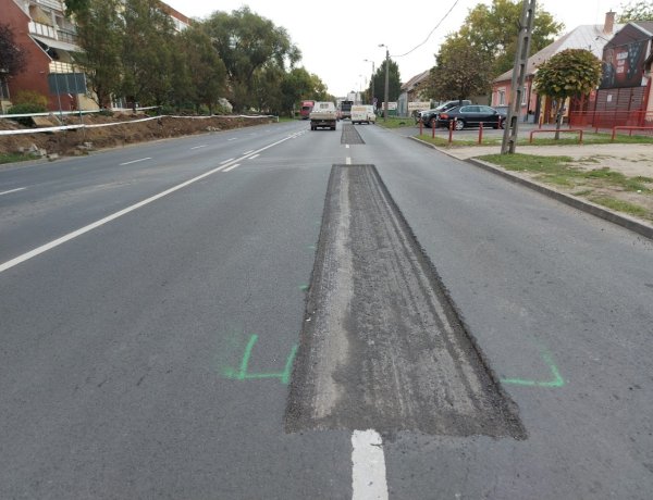 A Rákóczi utcán útfelmarás lassítja a közlekedést
