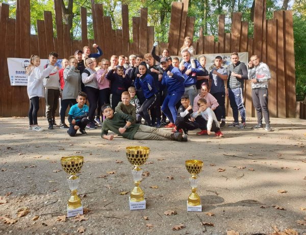 Honvédelmi Sportnapot rendezett hátrányos helyzetű gyerekeknek a jósavárosi Nyíregyházi Box Club az Erdei Tornapályán