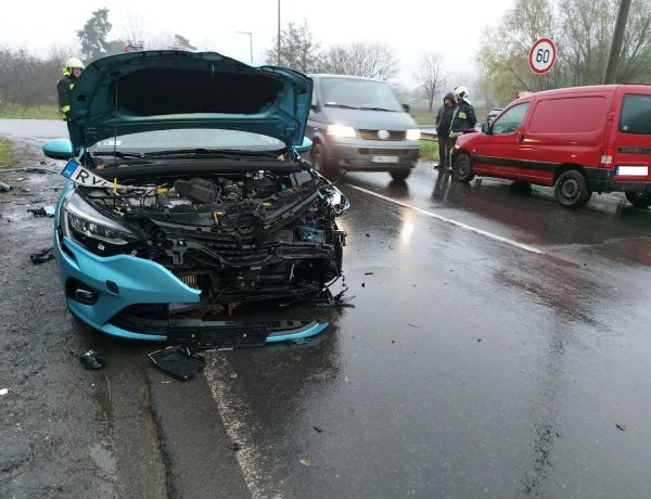 Hármas karambol történt a 41-es főútvonalon, Oros és Napkor között csütörtök reggel