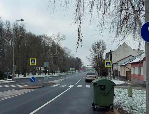Ismét kint vannak a kötelező haladási irányt jelző KRESZ-táblák a Hunyadi utcán