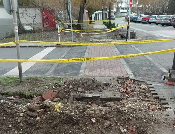 Erősáramú kábeleket fektetnek a Kiss Ernő utcánál