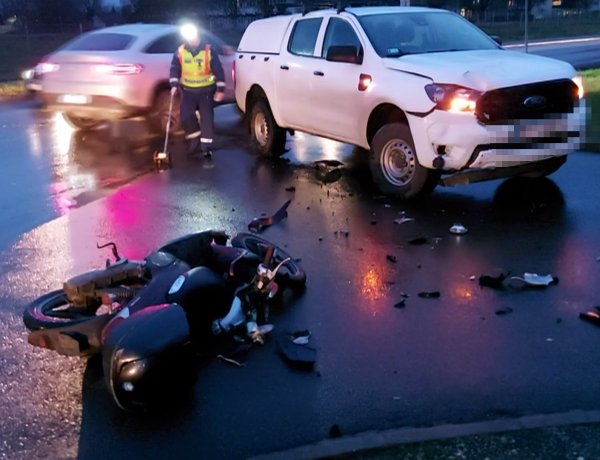 Baleset a Semmelweis utcán – Motoros elé fordult egy jármű