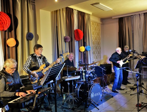 Micsoda időutazás! Óriási bulit csapott Nyíregyházán a Ret-Rock!