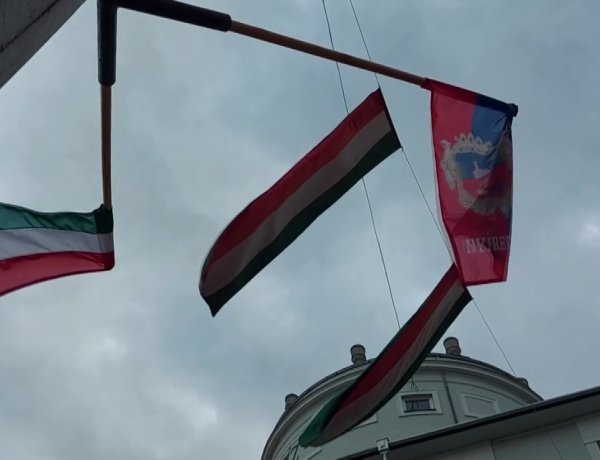 A nemzeti ünnep alkalmából ismét fellobogózták a várost