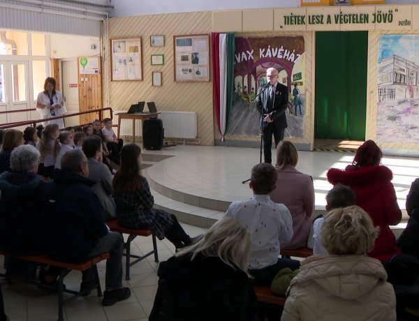 „Kitárul a világ” címmel rendezték meg az angol nyelvű megyei feladatmegoldó versenyt