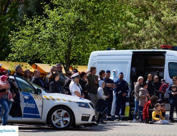 Rendőr- és Tűzoltónapot tartottak a Kossuth téren