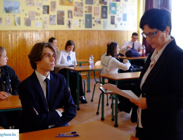 Érettségi - A központi magyar nyelv- és irodalom írásbelivel kezdődtek a vizsgák
