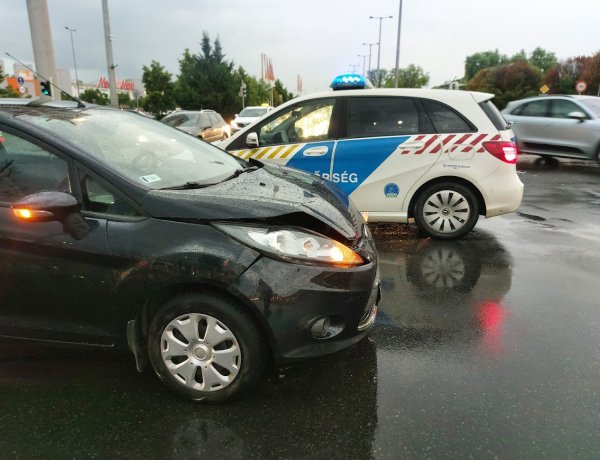 A rendőrök tisztázták, ki hajtott át a piroson