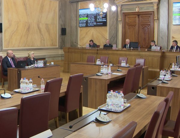 Közgyűlés – Kivonult az ellenzék a teremből