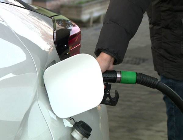 Benzinárak – Két lépésben emeli a MOL a jövedéki adót