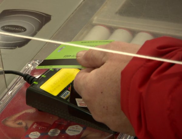 Bankkártyás fizetés – Nem a készpénz éve volt 2023 a magyar gazdaságban