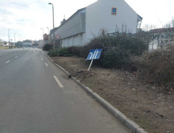 Elbánt a táblával