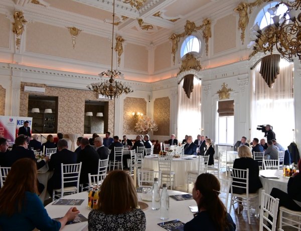 Polgármester-találkozó – Összegyűltek a vármegye polgármesterei a Hotel Koronában
