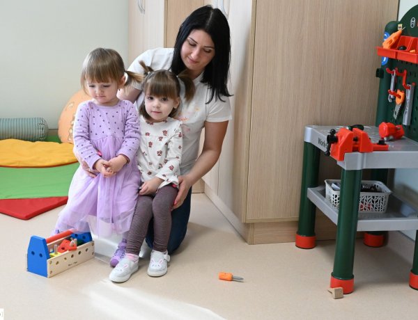Átadták a 11. önkormányzati bölcsődét Nyírszőlősön, be is teltek a helyek