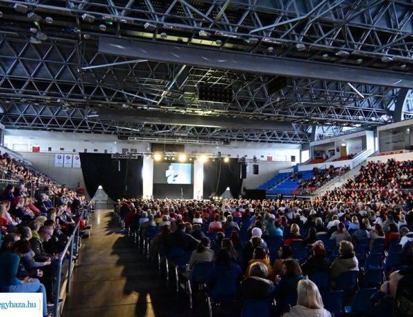 Városi Nőnap – Megtelt a Continental Aréna 