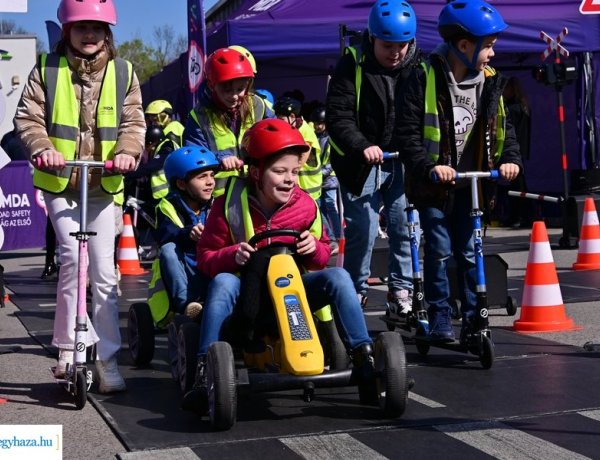 Roadshow a zöld átallásról és elektromobilitásról