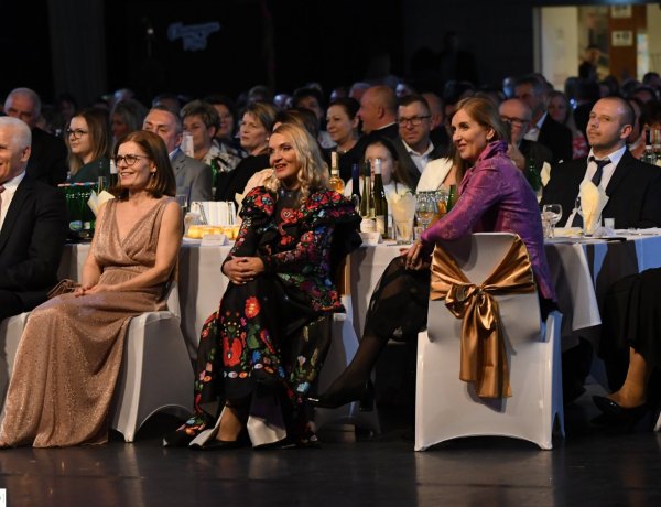 Megtelt a Continental Aréna az Eszterlánc Óvoda bálozóival