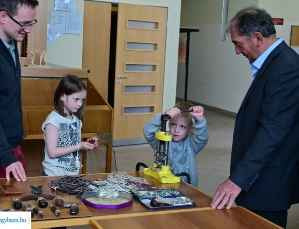 Műhelygaléria az Aranykapu egyesülettel