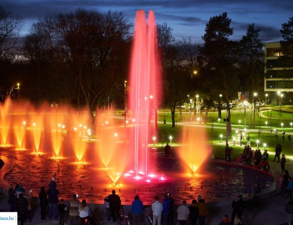 Újra zenél a sóstói szökőkútpark