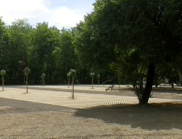 Nyit a Parkfürdő – Közel 300 személygépjármű részére alakítottak ki parkolót