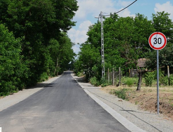 Szilárd aszfaltot kaptak az útszakaszok