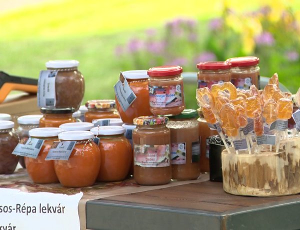 Színes kínálat a Sóstói Piacon