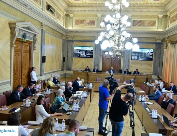 Közgyűlés – 30 napirendi pontról döntöttek a képviselők csütörtökön