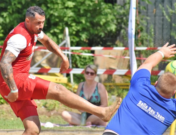 A meleg sem tudta legyőzni a strandfoci csapatokat