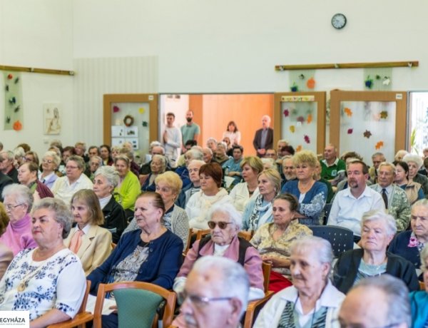 Itt az Idősek Világnapja nyíregyházi programja