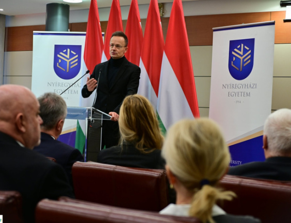 Szijjártó Péter szerint a Debrecen-Nyíregyháza-Miskolc háromszögben jöhet létre egy korszerű és meghatározó autóipari ce