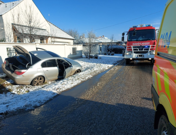 Három mentő is rohant a Játék utcai balesethez!