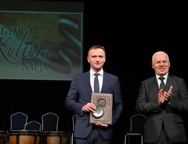 Tarczy Gyula, a Nyíregyházi Televízió és a Nyíregyházi Napló főszerkesztője Krúdy Gyula-díjban részesült