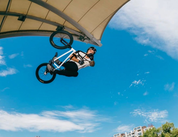 Edzőtábor - az angol csapattal készül a nyíregyházi BMX versenyző