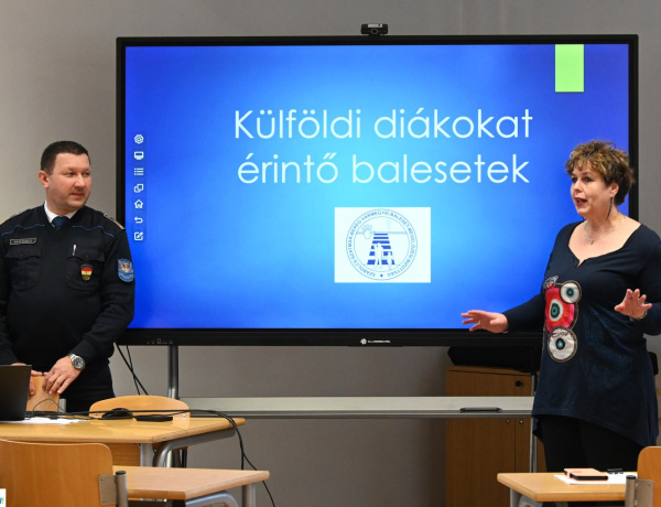 Baleset-megelőzés – Külföldi diákoknak tartottak közlekedésbiztonsági előadást