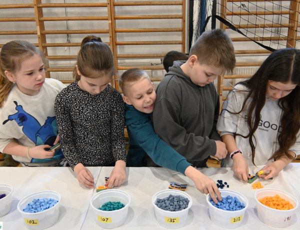 Mertek nagyot álmodni a nyíregyháziak - Világrekord is lehet a LEGO kockákból összeállított mozaik