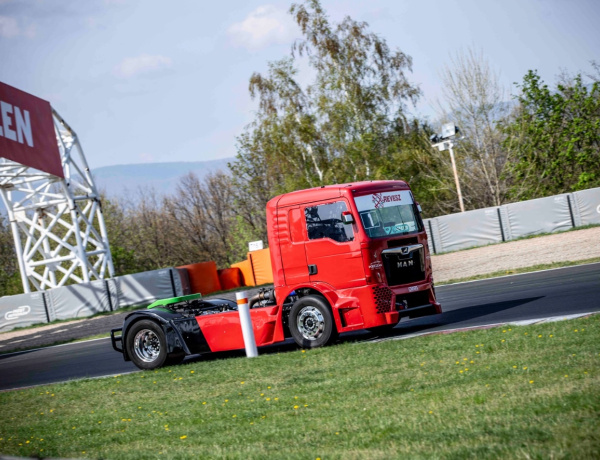 Túl az első teszteken a Révész Racing                           
