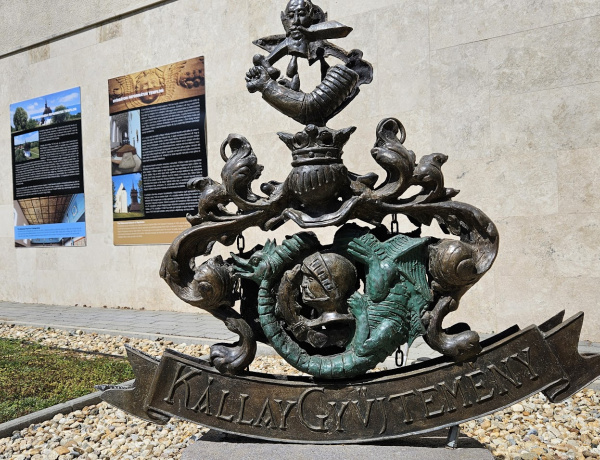 A győztesek ünnepelnek, a vesztesek emlékeznek – Új kiállítás a Kállayban