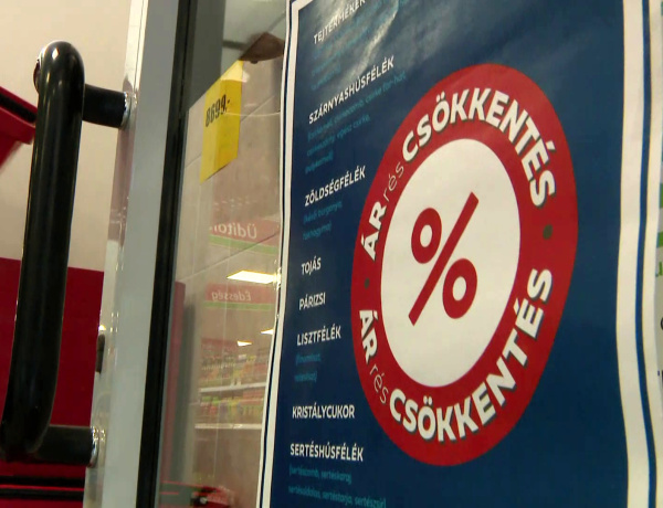 Újabb segítség – 30 ezer forintos élelmiszerutalványt kapnak a nyugdíjasok