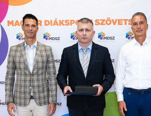 Az év tesitanára a megyében, elismerés az MDSZ-től
