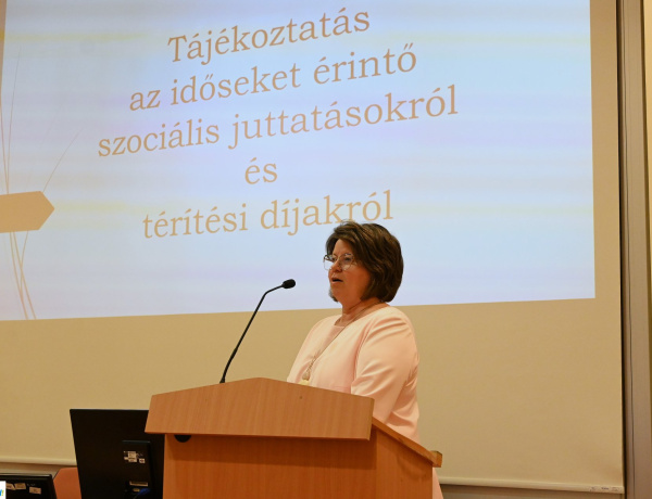 Előadás – Az időseket érintő juttatásokról és térítési díjakról adtak tájékoztatást