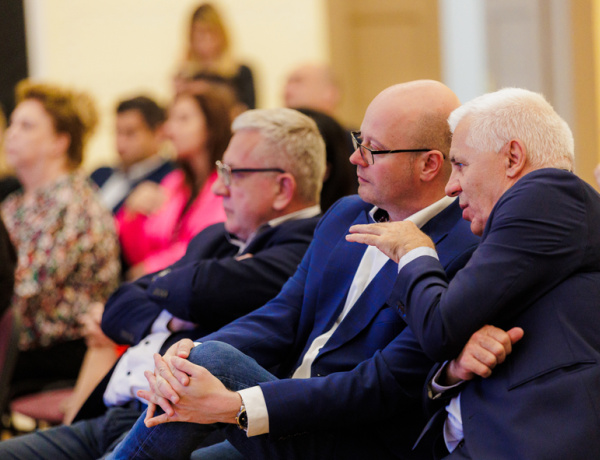 Elindult a határon átívelő projekt, melyben kulturális központ születik