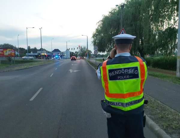 Ragaszkodtak a rendőrökhöz - Ilyen az, amikor nem tudnak megegyezni